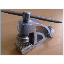  main de mise au rail 